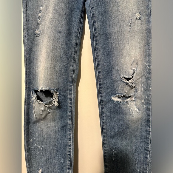 Judy Blue Adelene Girlfriend Distressed Jean Light Blue Size 7/28 - Picture 2 of 8